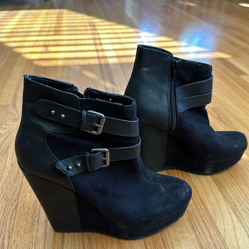 Mossimo wedge boots sz 10